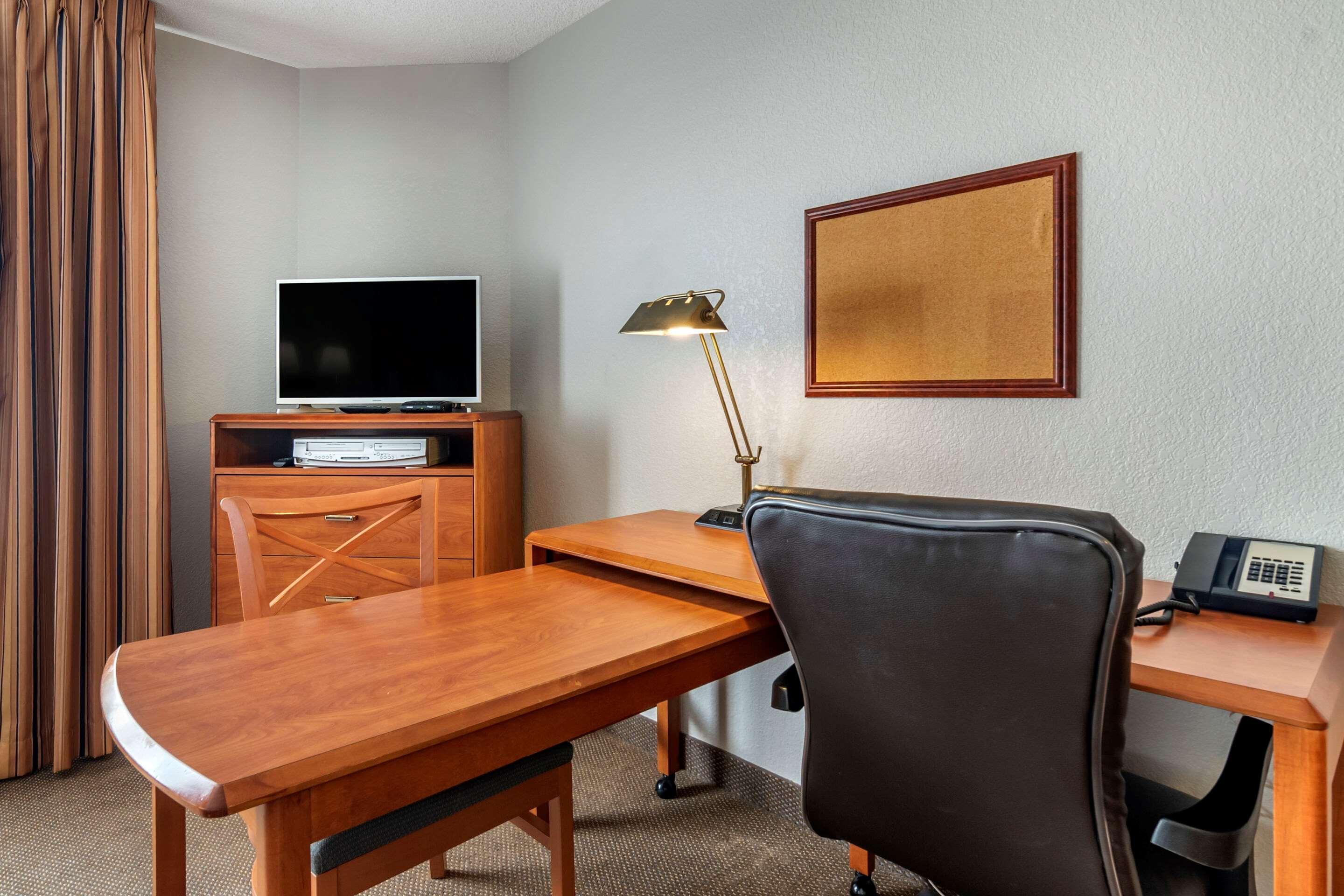 Mainstay Suites Емпорія Екстер'єр фото