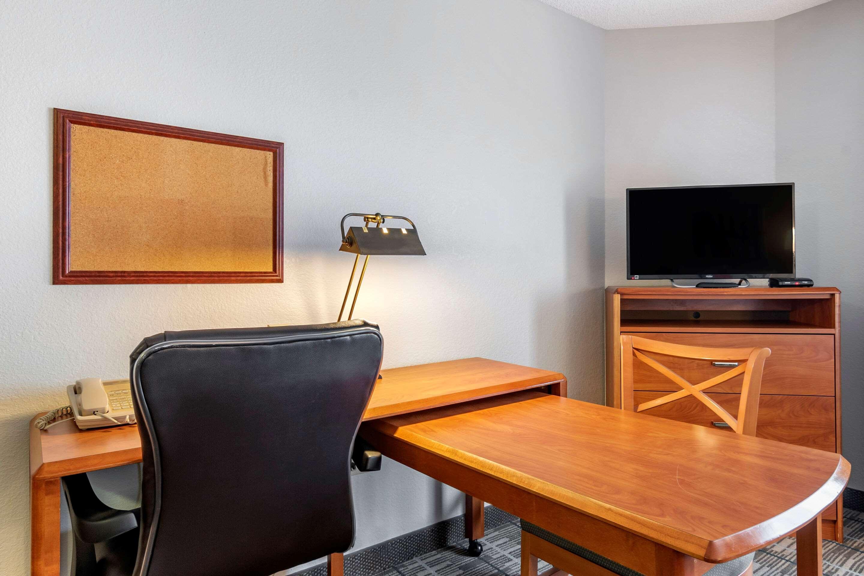 Mainstay Suites Емпорія Екстер'єр фото